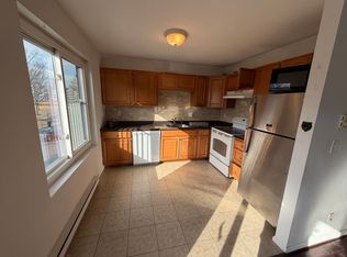 128 Marginal St #2R, Boston, MA 02128