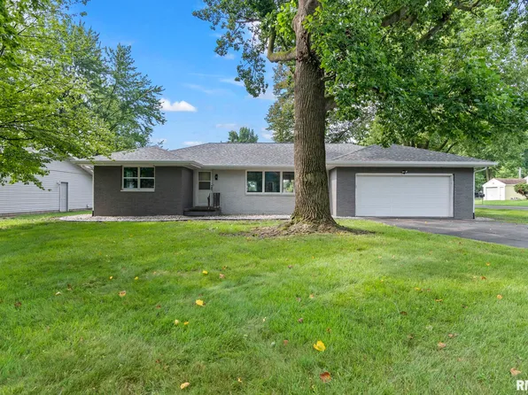 300 E Harpole St, Williamsville, IL 62693