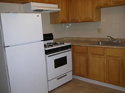 16445 Kent Ave #G — Photo 2