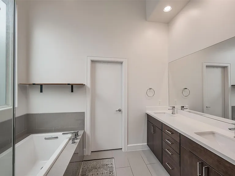 1907 Houston Ave — Photo 13