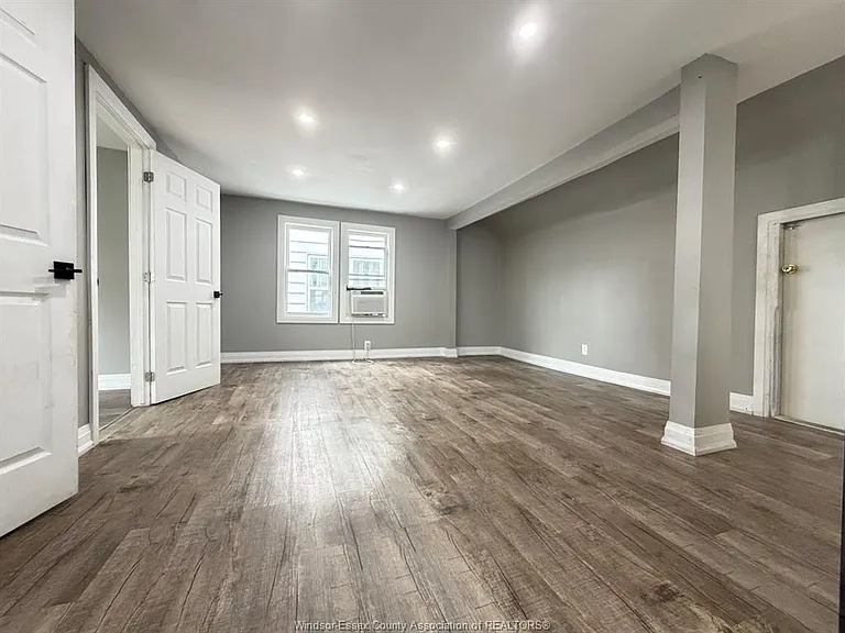 1376 Goyeau St #UPPER — Photo 5