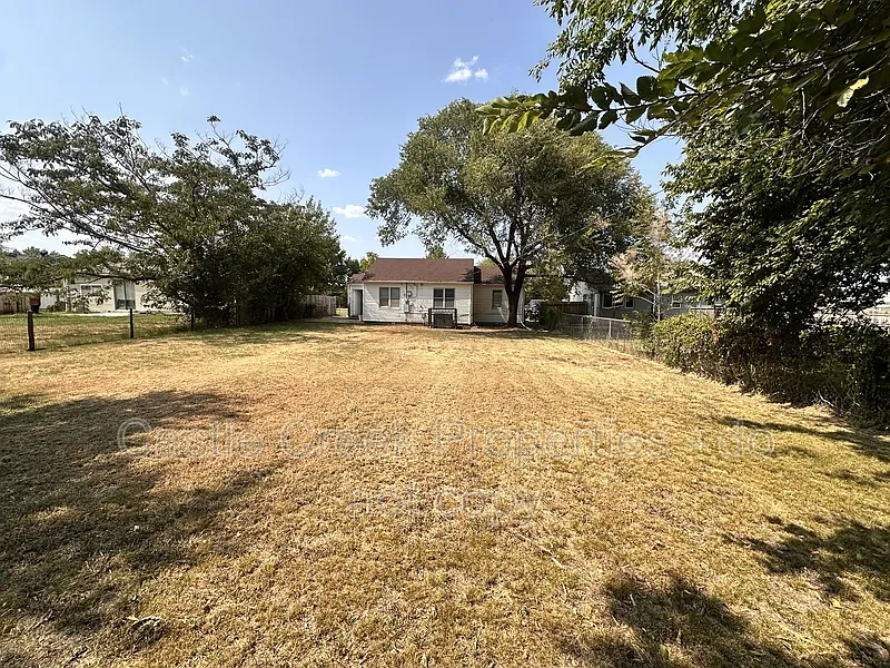 2 bed, 1.0 bath, 875 sqft, $925 — Photo 2