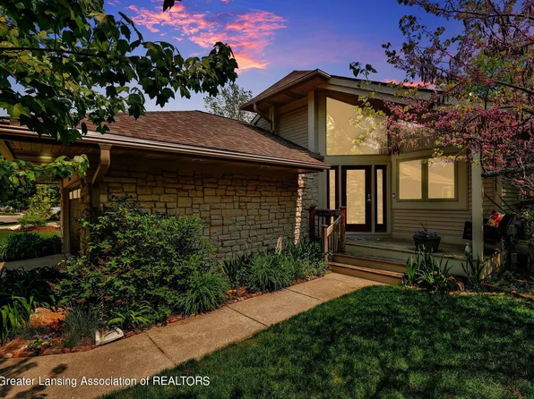 16947 Cedarbrook Dr, Haslett, MI 48840