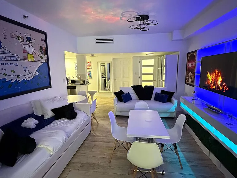 Ocean Dr — Photo 80