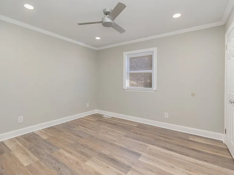300 Holly Cir — Photo 7