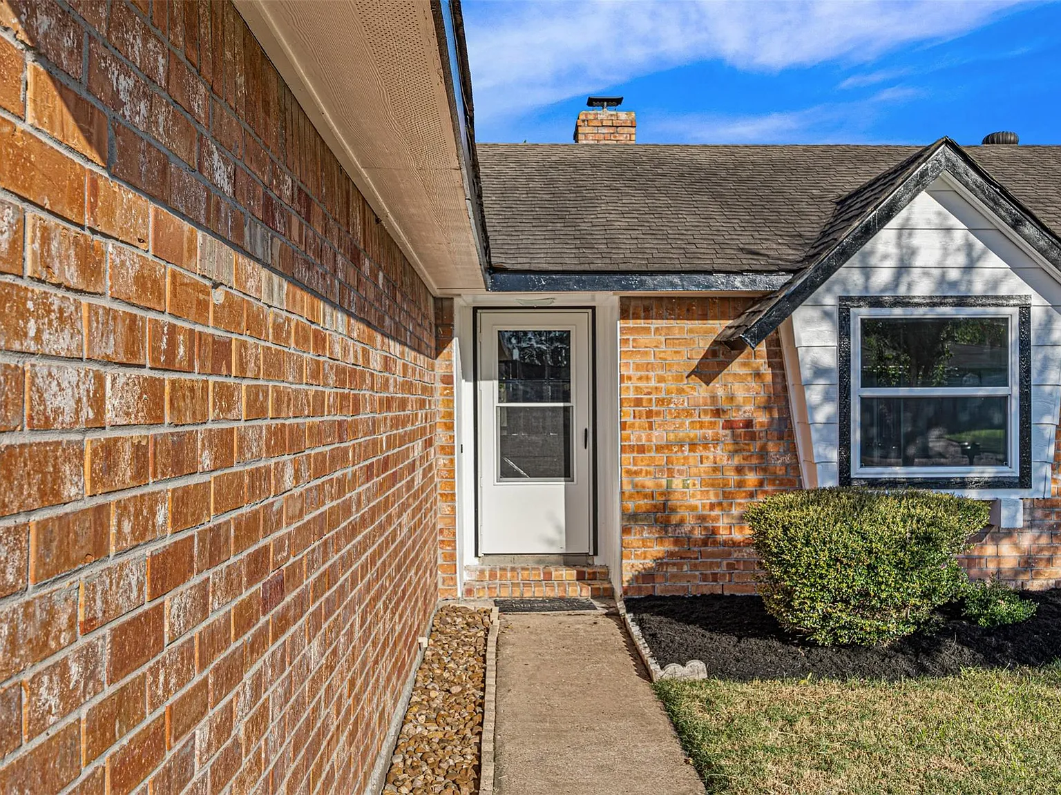 3 bed, 2.0 bath, 1488 sqft, $1,950 — Photo 4