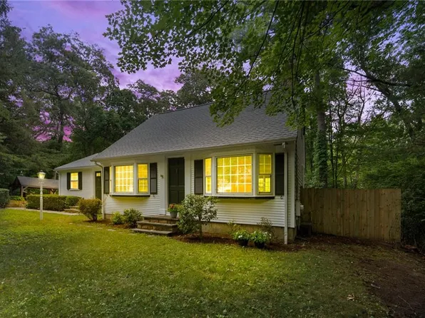 15 Williams Rd, Smithfield, RI 02917