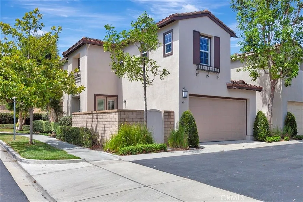 3 bed, 2.5 bath, 2009 sqft, $5,350 — Photo 4
