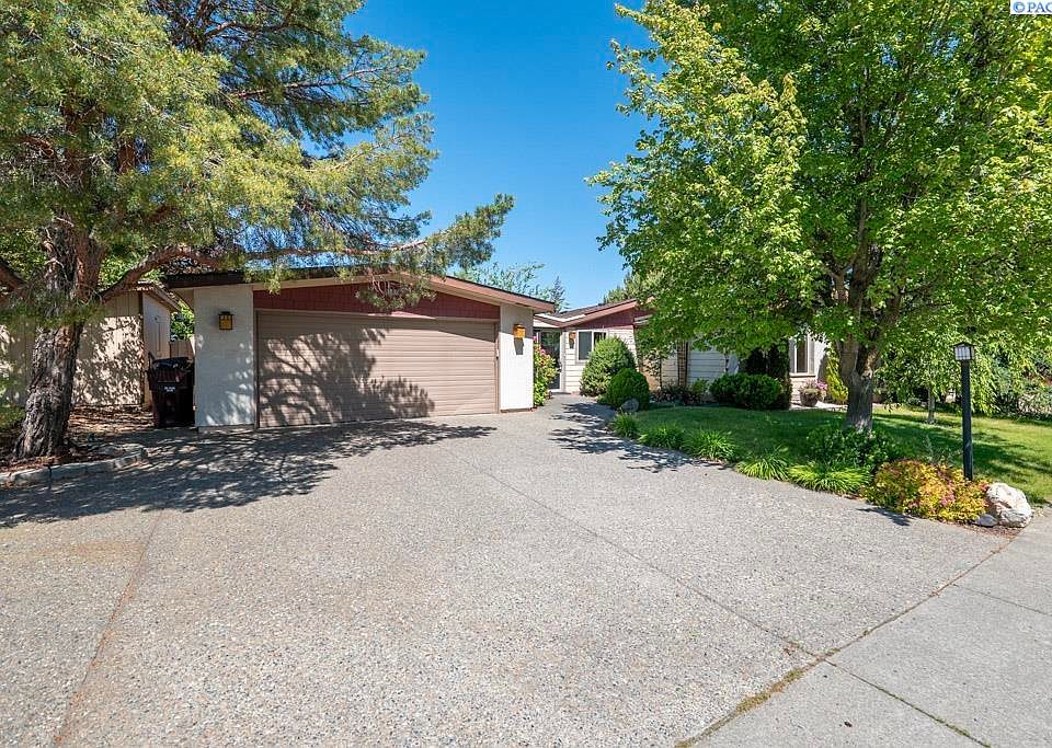 1st image of 100 NW Lancer Ln