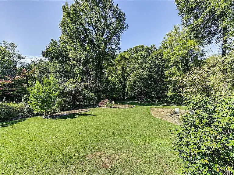 2340 Burch Cir — Photo 31