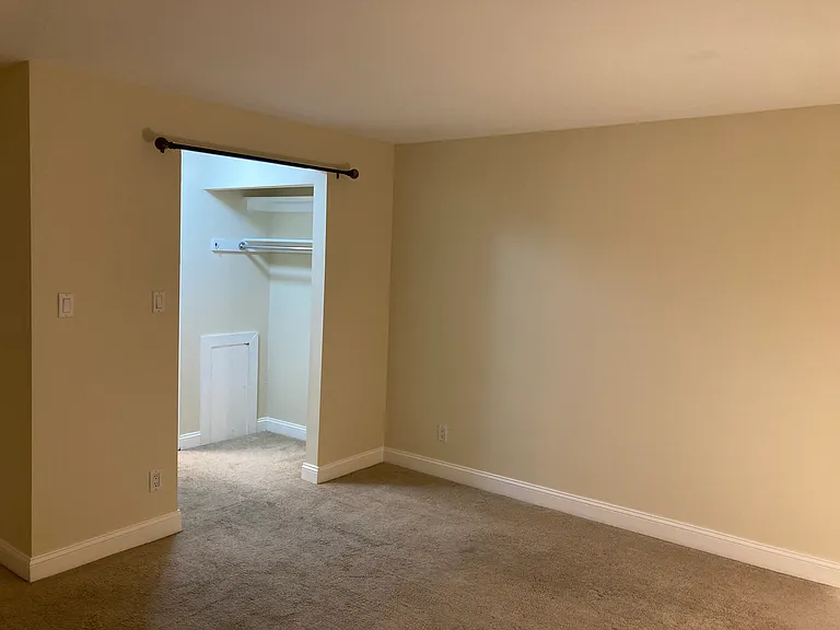 100 Duvall Ln — Photo 10