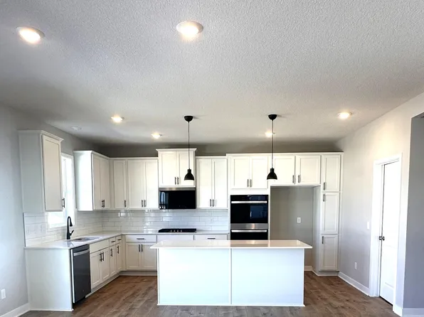 921 Foxglove Ter, Waconia, MN 55387