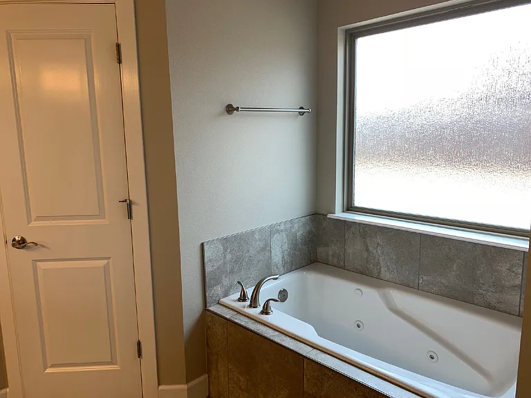 1513 Crestwood Hills Ln — Photo 11