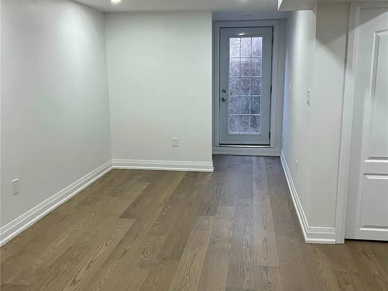 32 Trewartha Cres #BASEMENT — Photo 2