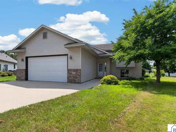 206 Hunters Ct, Eagle Lake, MN 56024