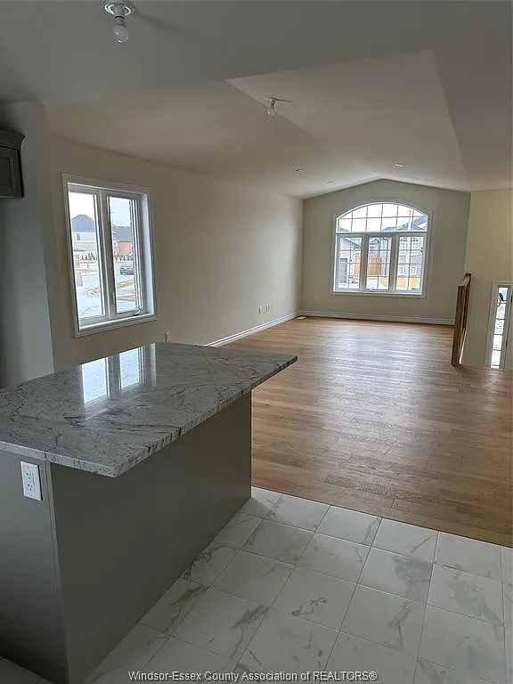 5 bed, $3,200 — Photo 3