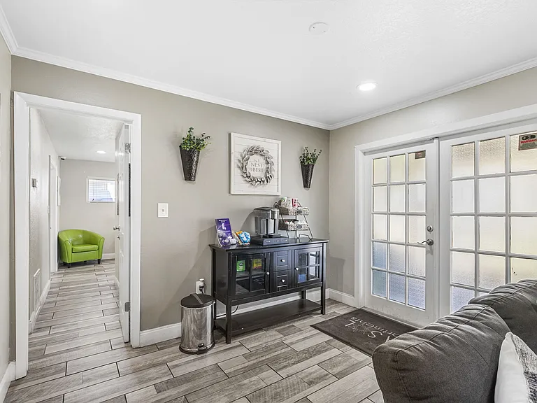 Bella Sol Apartments — Photo 36