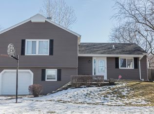 318 Mansfield Ct, Bartlett, IL