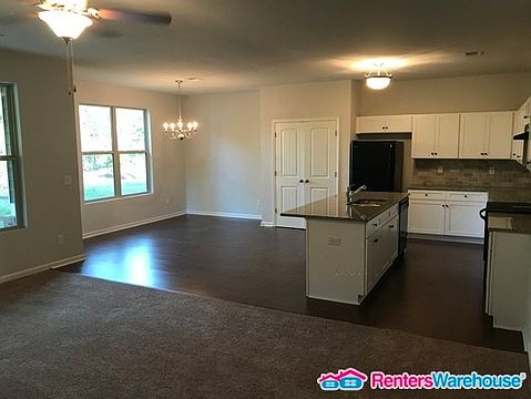 3rd image of 124 Daisy Cir