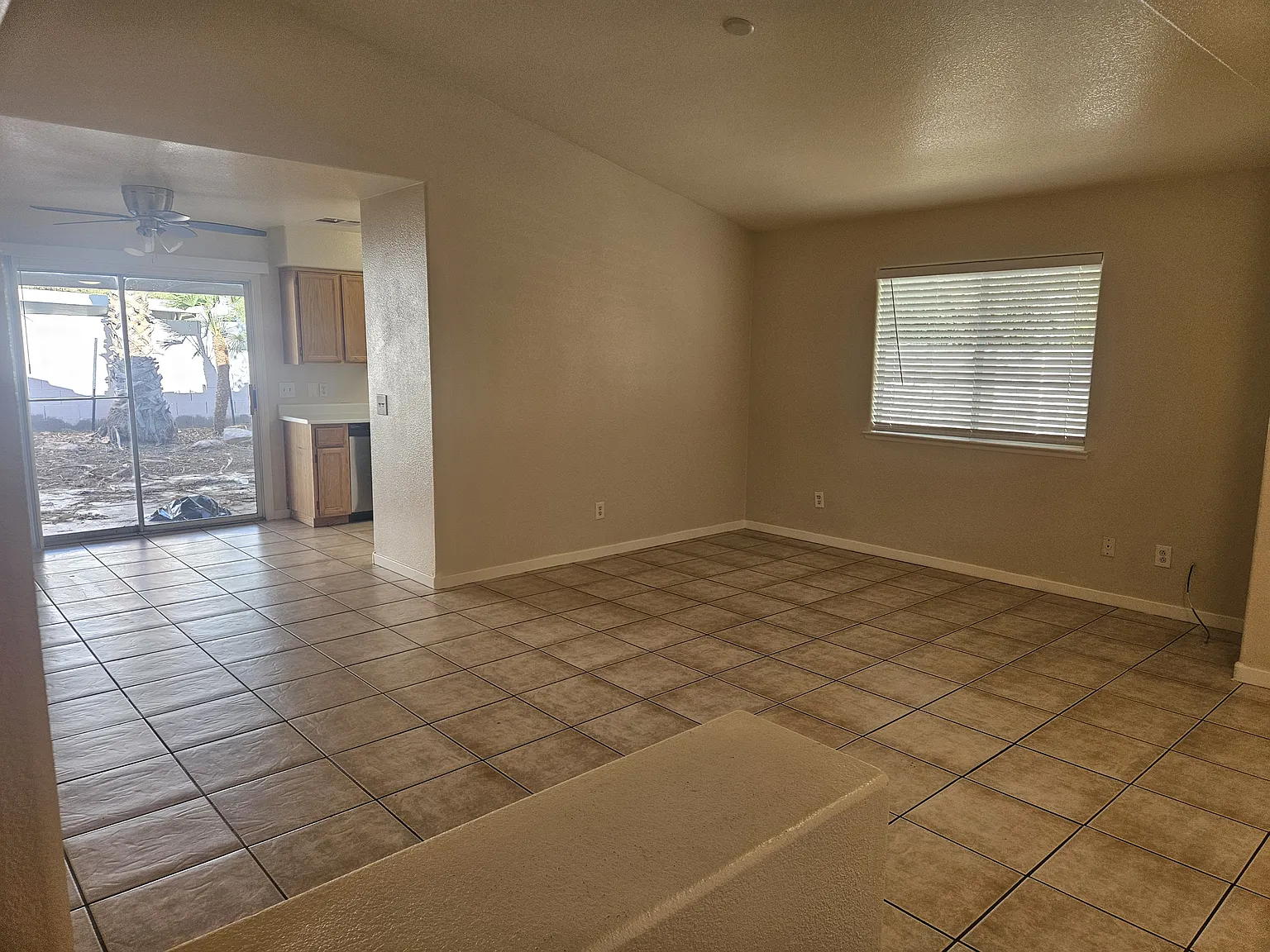 4 bed, 1420 sqft, $1,700 — Photo 4