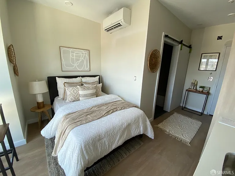 811 Valencia St #203 — Photo 1