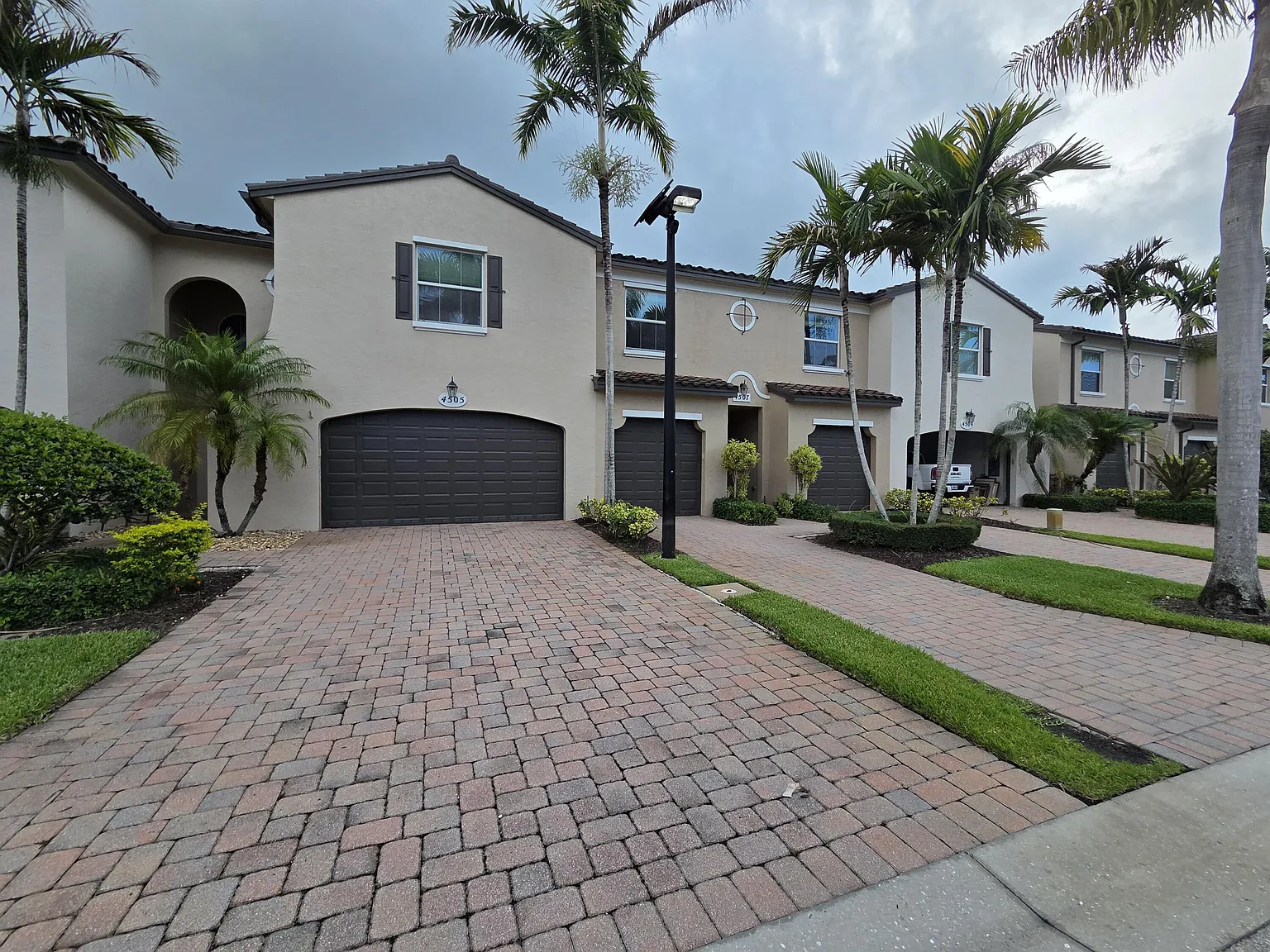 3 bed, 2.5 bath, 1718 sqft, $3,500 — Photo 1
