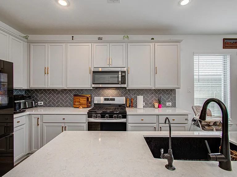 4722 Crest Hill Dr — Photo 16