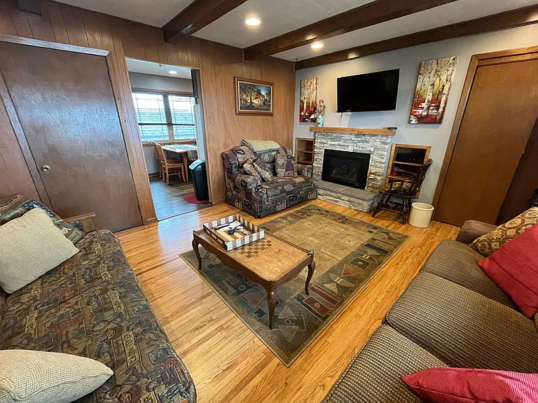1038 S Lake Dr — Photo 6