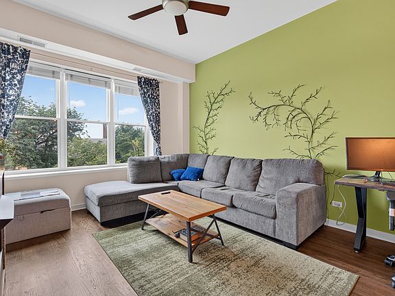 2nd image of 2510 W Irving Park Rd Unit 303