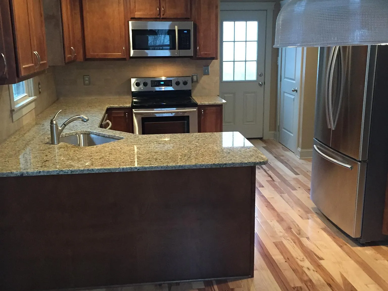 835 Mohawk St — Photo 1