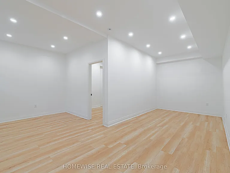 11 Craig Cres #LOWER — Photo 7