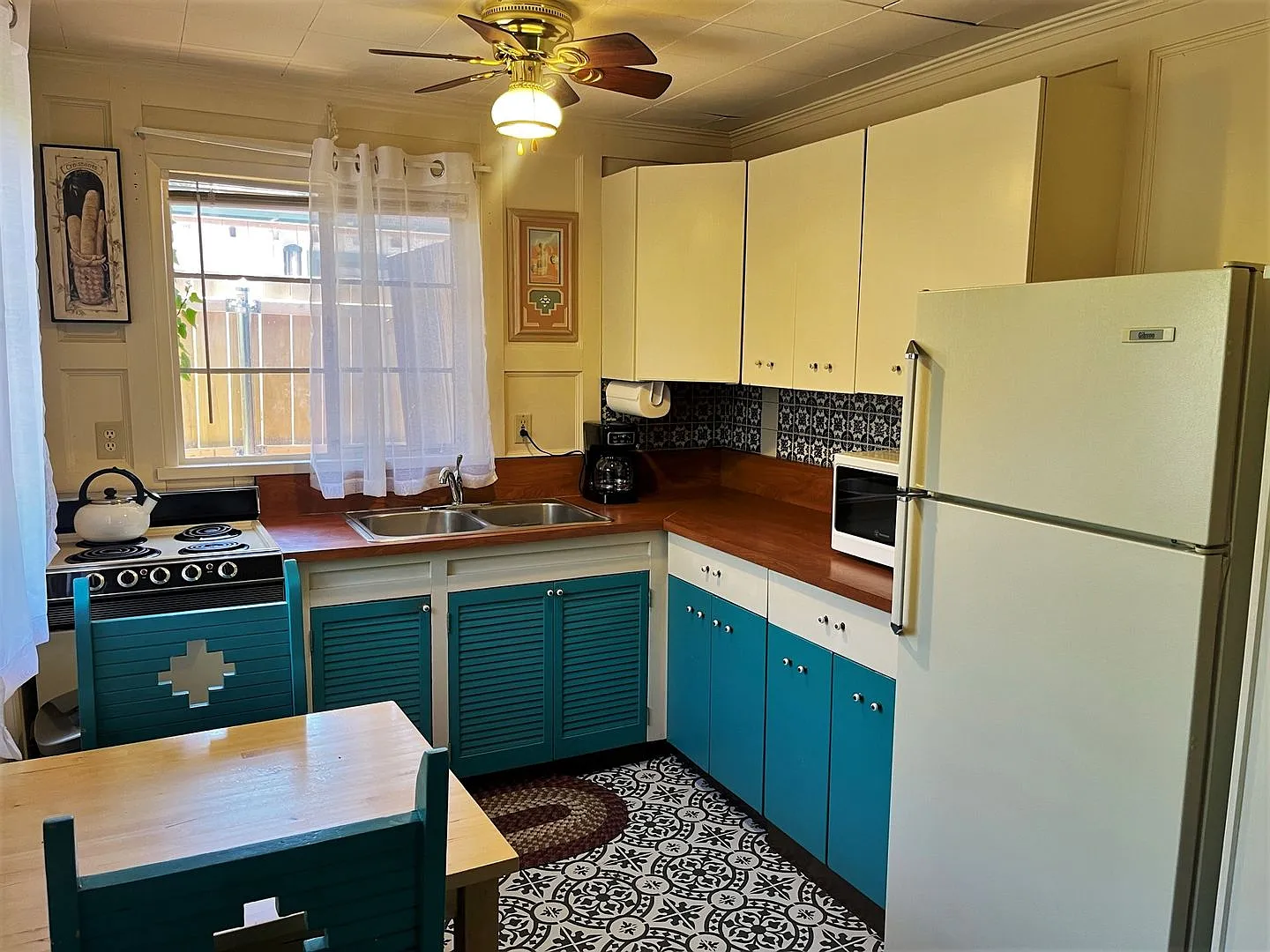 Rose Tree Inn - Uptown Sedona - Furnished Studio- Cable Tv, Wifi, Utilities Included! — Photo 4