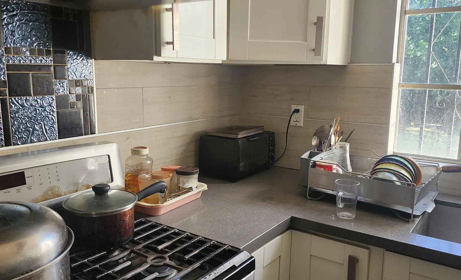 5 bed, 300 sqft, $1,600 — Photo 3