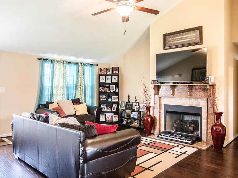 676 Crestone Ct — Photo 4