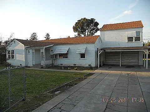 3043 E University Ave photo 1