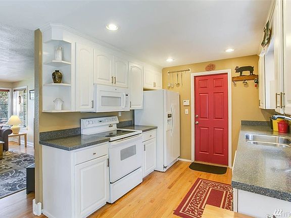 5th image of 22315 115th Pl SE
