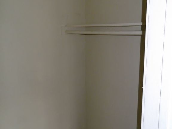 4th image of 527 N Alexandria Ave APT 7