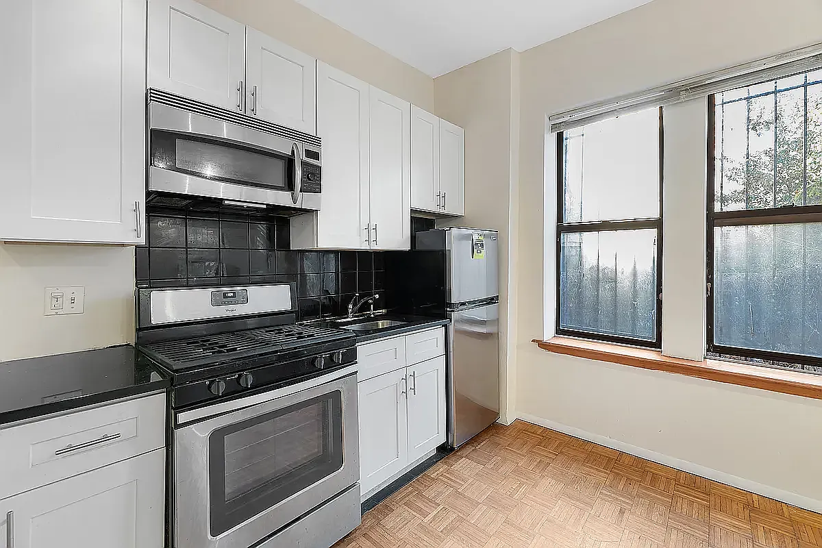 619 East Fifth Street — Photo 2
