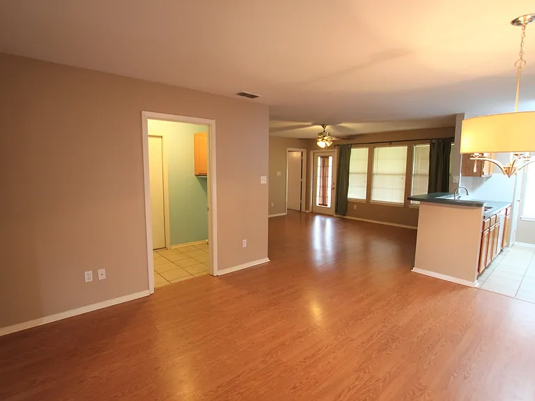 447 Redbud Cir — Photo 2