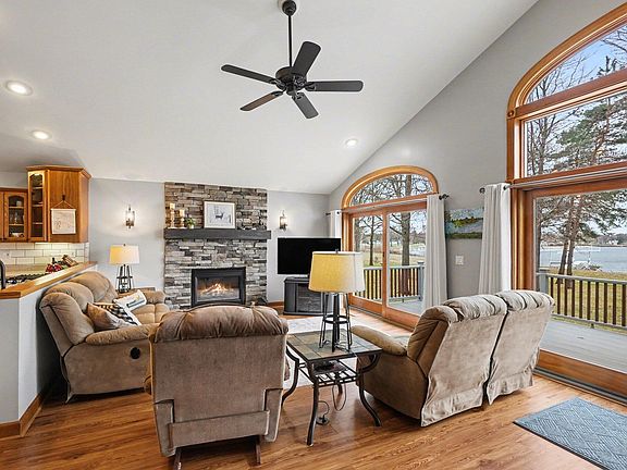 5th image of 10085 Holly Ln