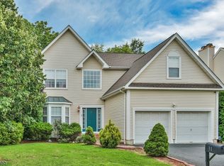 31 Danberry Ln, Bridgewater, NJ