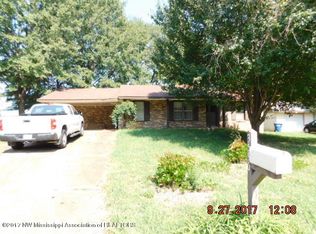3590 Bryn Mawr Dr, Horn Lake, MS 38637