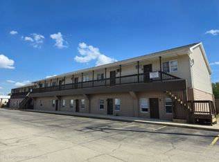 1420 6th St, Charleston, IL 61920