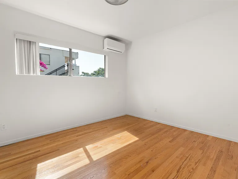 987 Manzanita St #2 — Photo 8