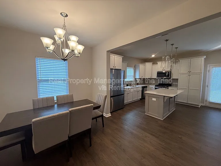2457 Dukes Hollow Ct — Photo 6
