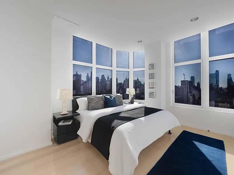 555 W 59th St #PHC — Photo 17
