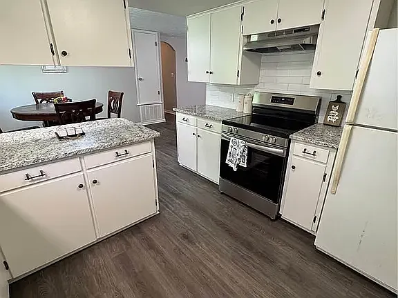 607 Jackson St — Photo 2