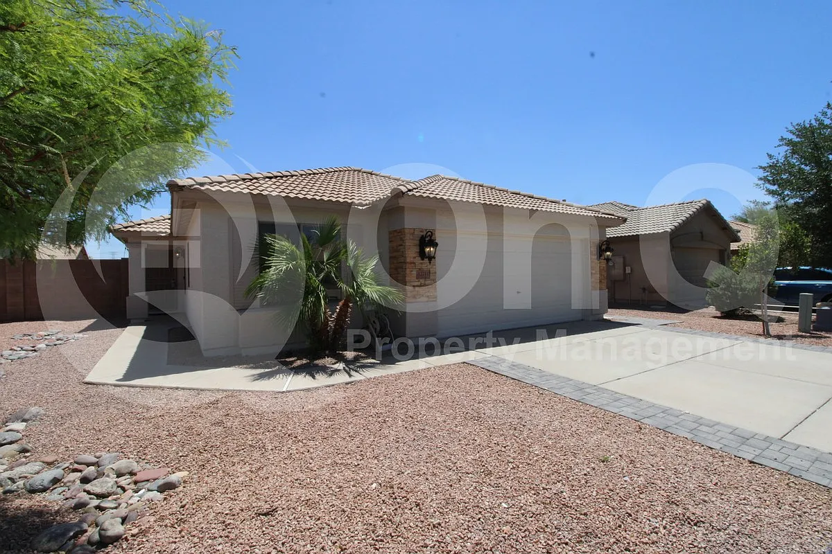 4 bed, 2.0 bath, 1678 sqft, $2,099 — Photo 3