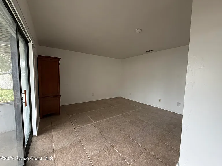 760 John Adams Ln — Photo 5