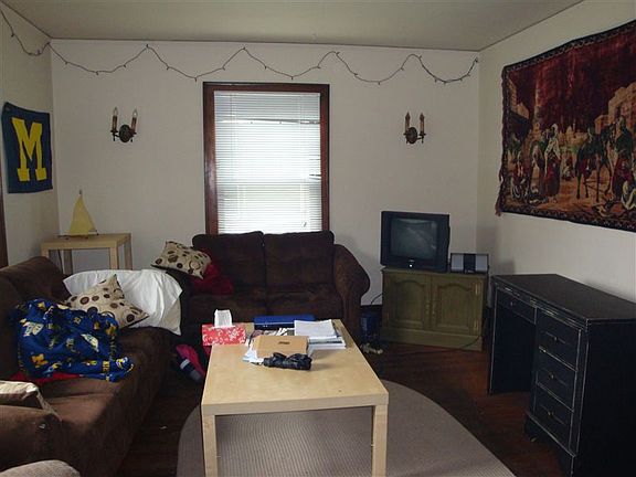 3rd image of 1020 E Ann St